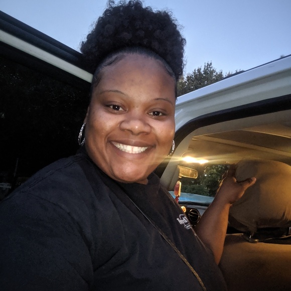 Meet your Posher, Latasha - Picture 3 of 5